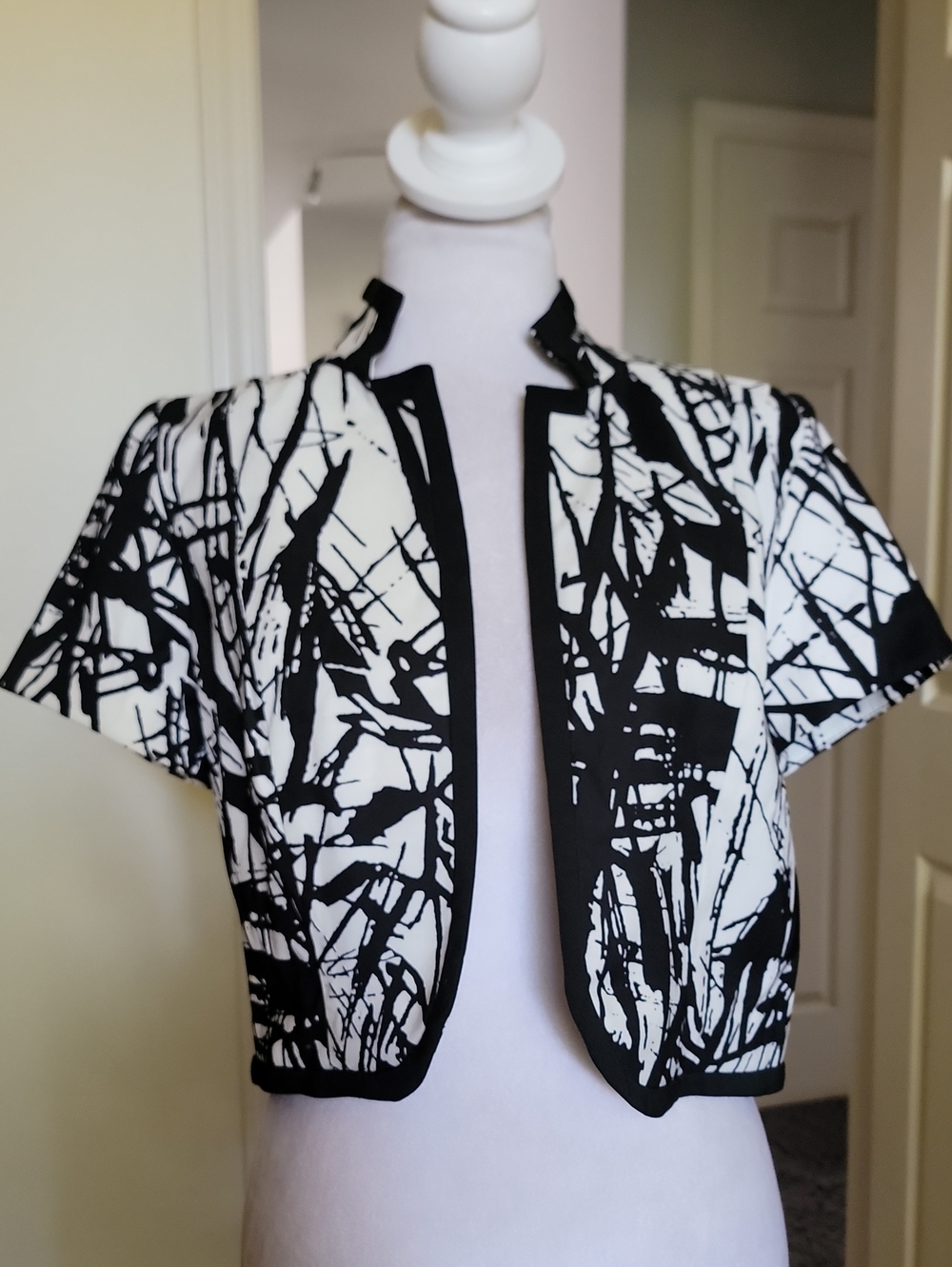 Dress Barn Black and White Abstract Cropped Blazer